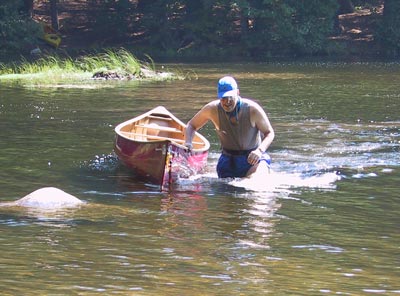 Pete Bundschuh demonstrates the proper canoe-o technique